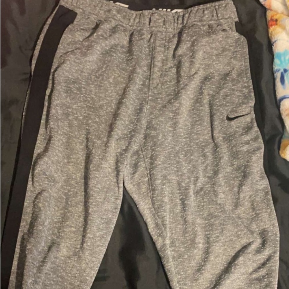 nike dri fit joggers size medium